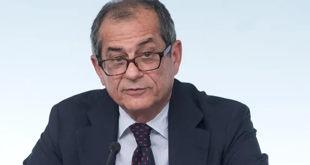 Missione di Tria in Cina con Panetta