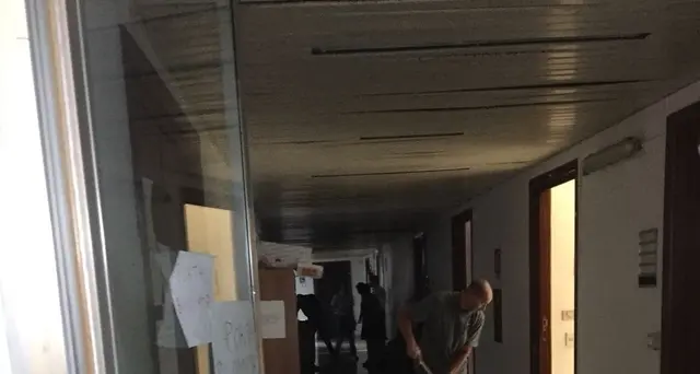 Si rompe tubo, allagato Tribunale Bari