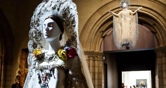 Moda e cattolicesimo impazza al Met