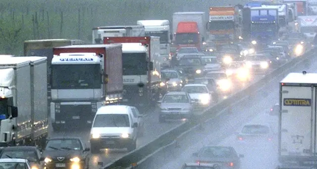 Pioggia e code in A14 Marche verso sud