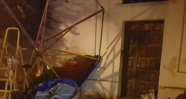 Si ribalta giostra, feriti 10 bambini