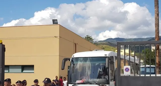 Migranti Diciotti,bus partiti da Messina