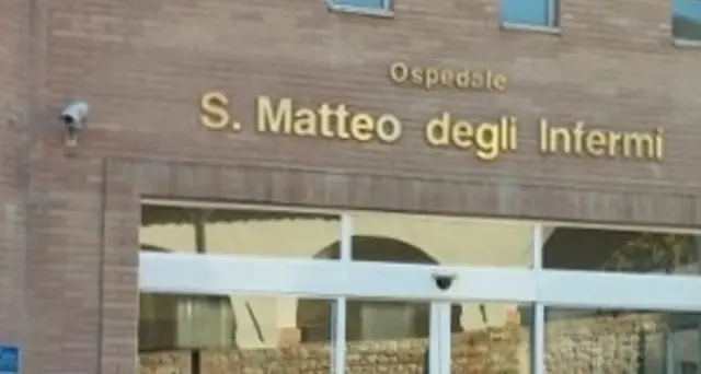 Medico ospedale insulta migranti su Fb