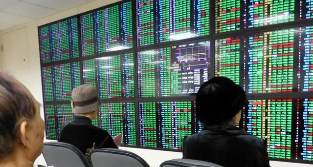 Borsa, Shanghai invariata in apertura