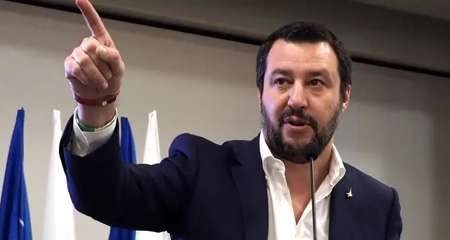 Salvini, 40mila respinti, Macron taccia