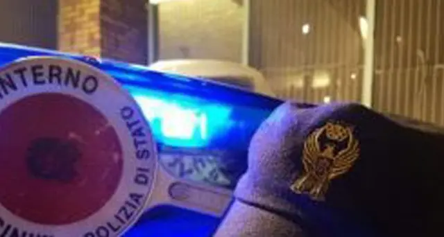 Poliziotto accusato di insulti razzisti