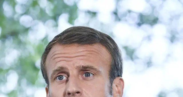 Macron, demagoghi, crollo ponte colpa Ue