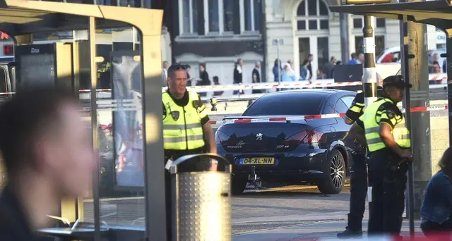 Accoltella 2 persone a Amsterdam,fermato