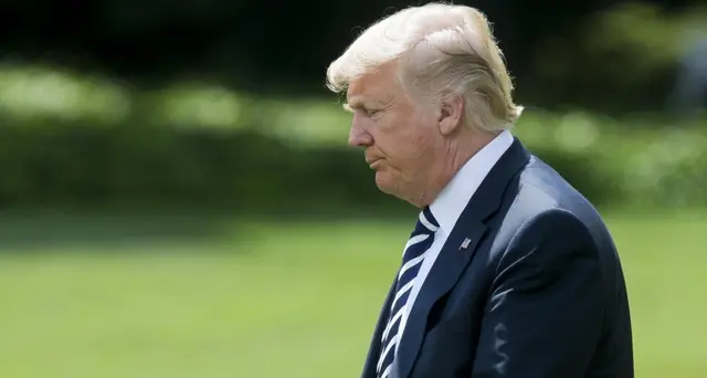 Funerali McCain, Trump gioca a golf