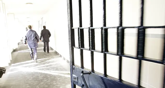 Carcere Prato,aggrediti 4 agenti,1 grave