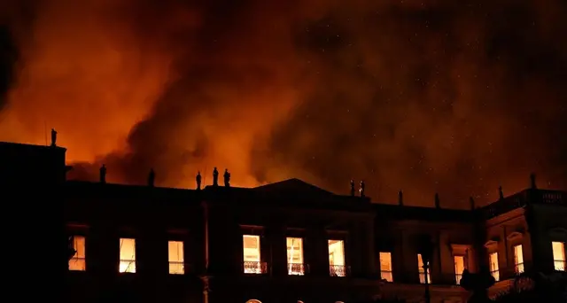 Incendio devasta Museo Nazionale a Rio