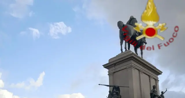 Fulmine colpisce statua Garibaldi a Roma