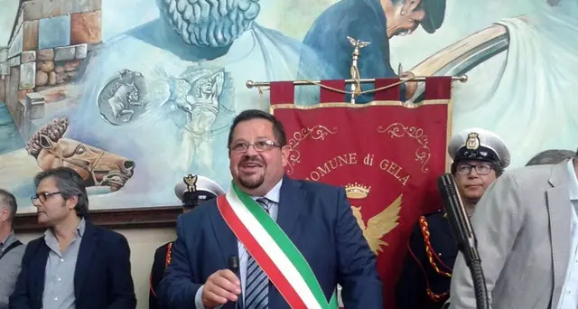 Sindaco Gela ricoverato lascia con pec