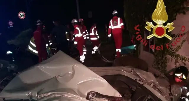 3 giovani morti in incidente nel Comasco