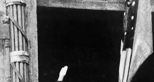 Foto di Mussolini al bar, dissequestrata