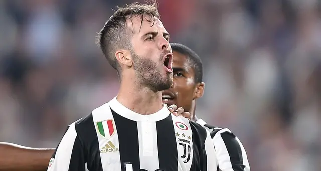 Pjanic si fa male in Nazionale