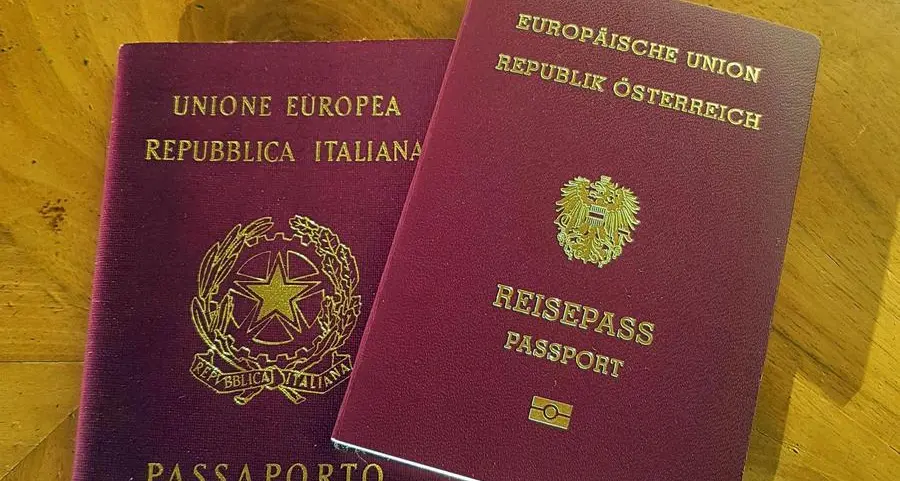 Doppio passaporto, Vienna tira dritto
