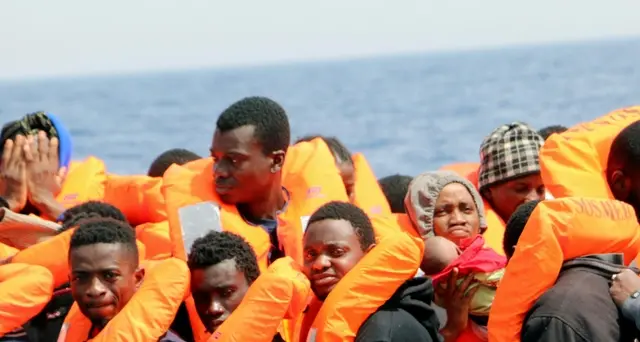 Msf, 100 migranti morti naufragio Libia