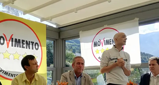 M5s,relazione su Orban non in contratto