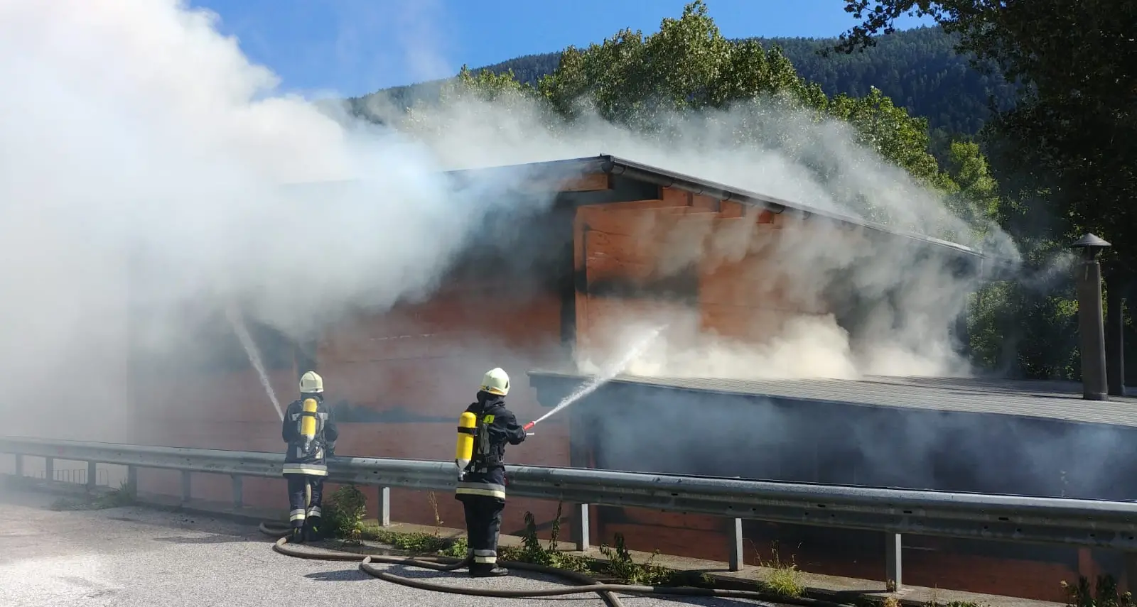 Rio Pusteria, falegnameria avvolta dalle fiamme