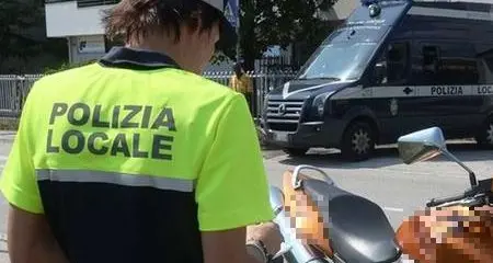 Trento, motociclista non si ferma all'alt, inseguito per le strade cittadine