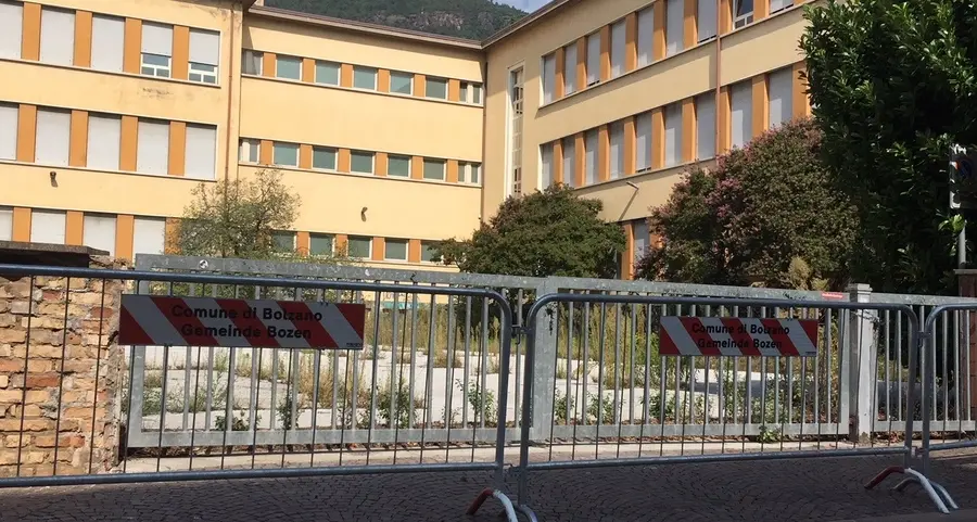 L’ex Pascoli cade a pezzi, allarme sicurezza