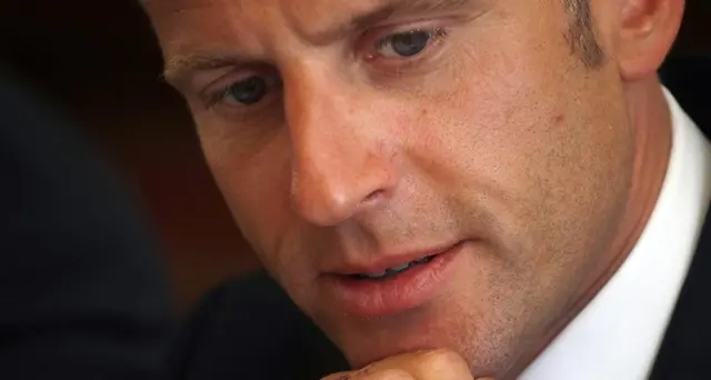 Macron, reddito universale entro 2020