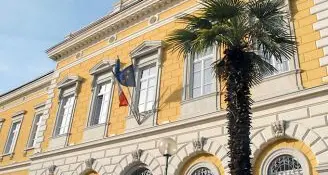 Bimbi picchiati e figlia di 10 anni abusata, sette anni al padre violento