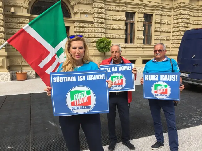 Protesta di Forza Italia contro la visita del cancelliera Sebastian Kurz (Michaela Biancofiore)