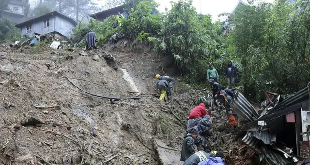 Tifone, 40 minatori sotto fango, 7 morti