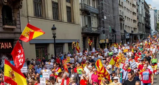 Barcellona, mille contro indipendentismo