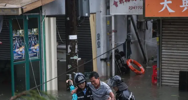 Tifone tocca terra in Cina, due morti