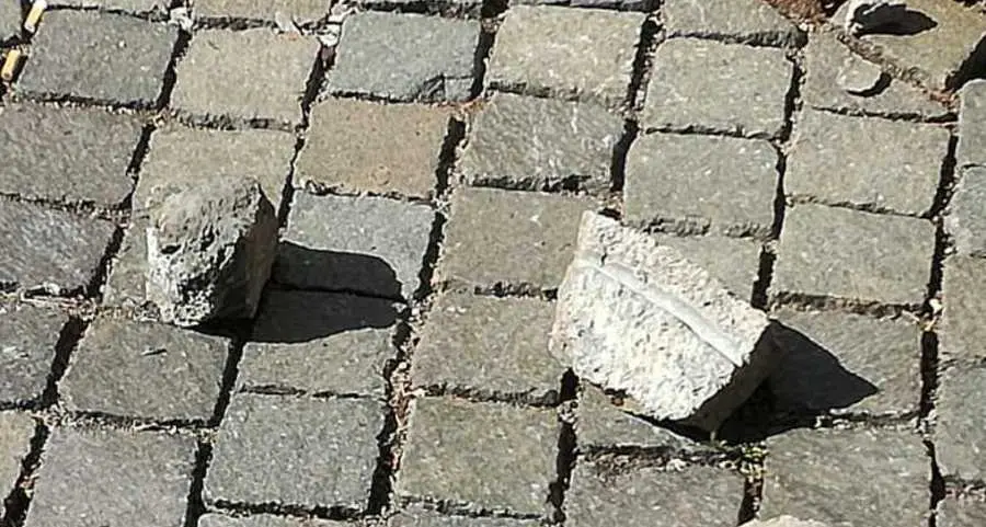 Pioggia di calcinacci in centro a Bolzano