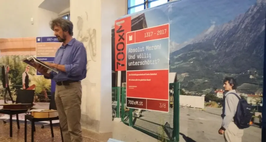 I manifesti per i 700 anni ora parlano in un libro