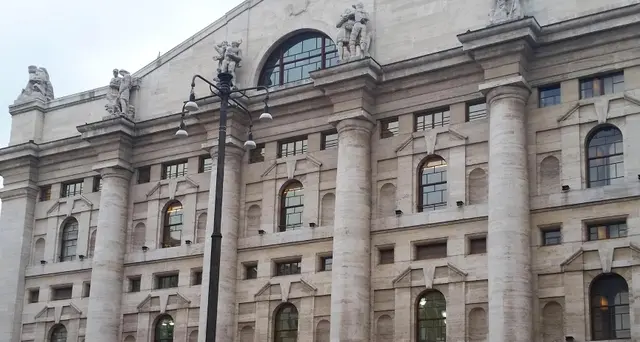 Borsa Milano chiude in rialzo dello 0,2%