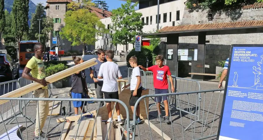 La rampa per skateboard costruita dai giovani