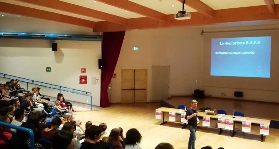 Al polo scolastico una testimonianza contro la droga