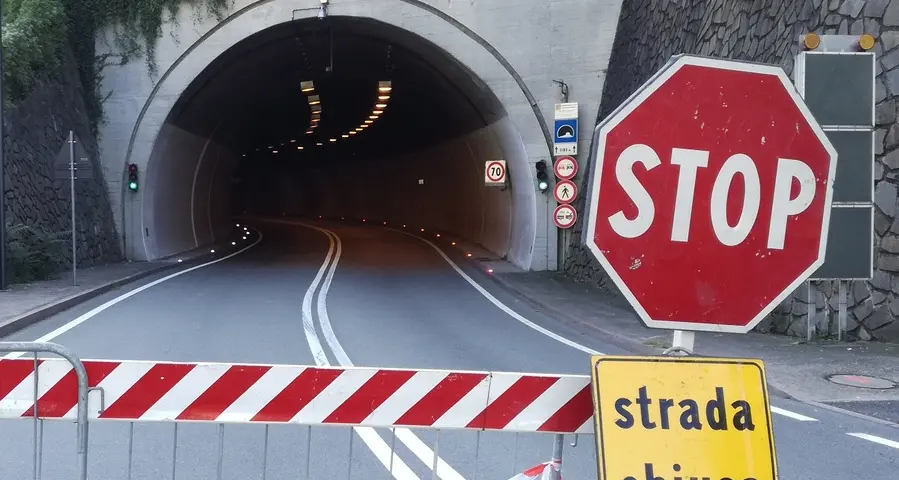 Val d’Ega chiusa per terminare il cantiere Venerdì 28 si inaugurano i nuovi tunnel