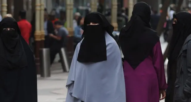 Cantone San Gallo approva divieto burqa