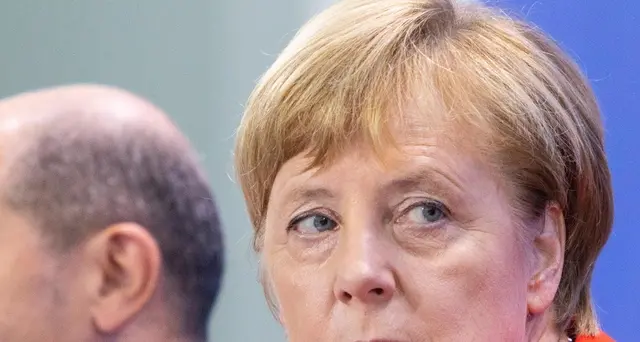 Merkel ammette errore sull'ex capo 007