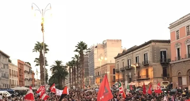 Migliaia a manifestazione antifascista