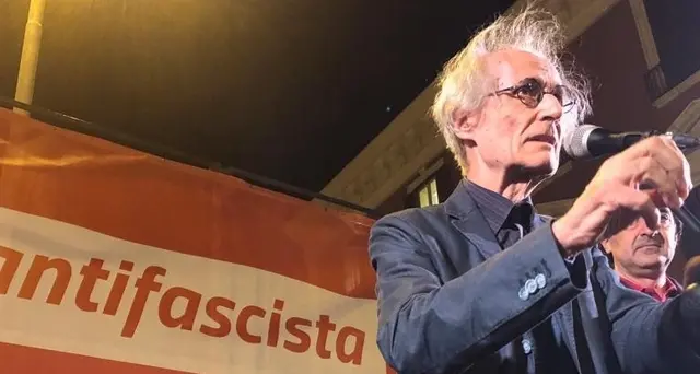 Canfora a manifestazione antifascista