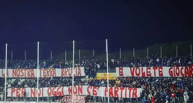 Incendio nel Pisano: ultrà protestano