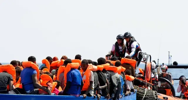 Parigi per ripartizione salvati in mare