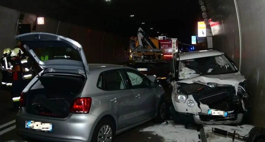 Incidente in galleria, due feriti