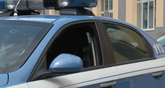 Uccisa a coltellate sulla porta di casa