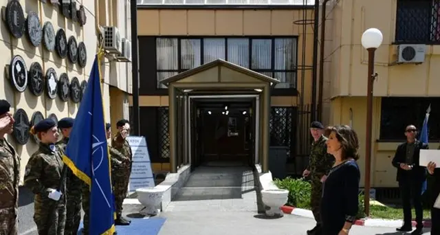 A Cdm riduzione mandato capi militari