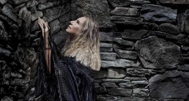 Barbra Streisand, 2/11 esce album Walls
