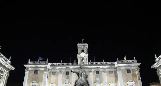 Camera approva mozione Roma Capitale