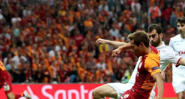 Turchia, calciatori pagati solo in lire